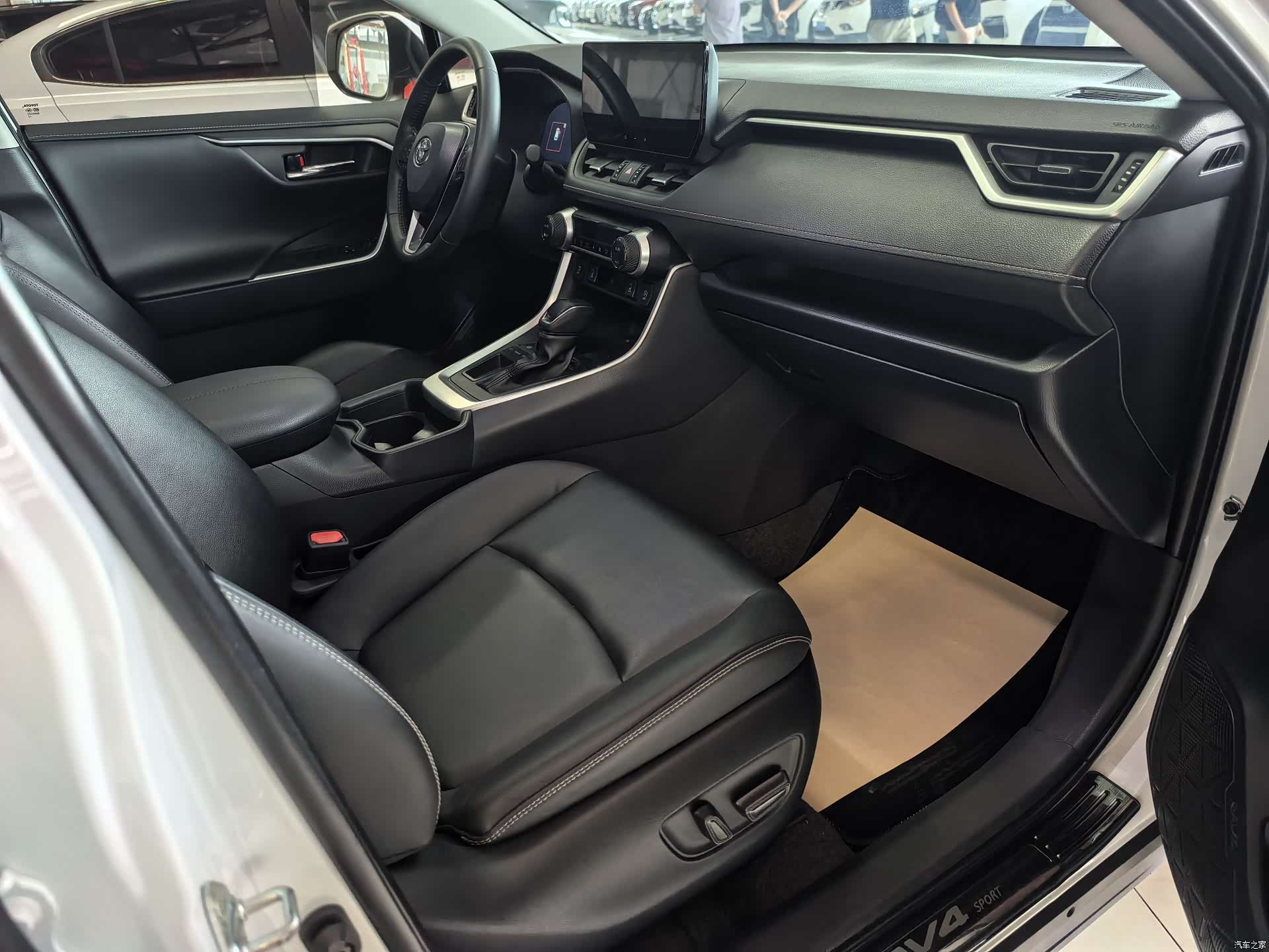 Toyota RAV4, 2023 7