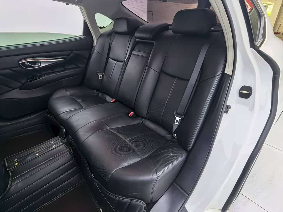 Infiniti Q70 Infiniti Q70