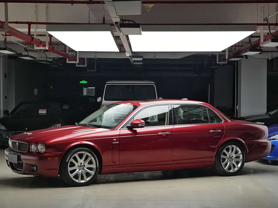 Jaguar XJ