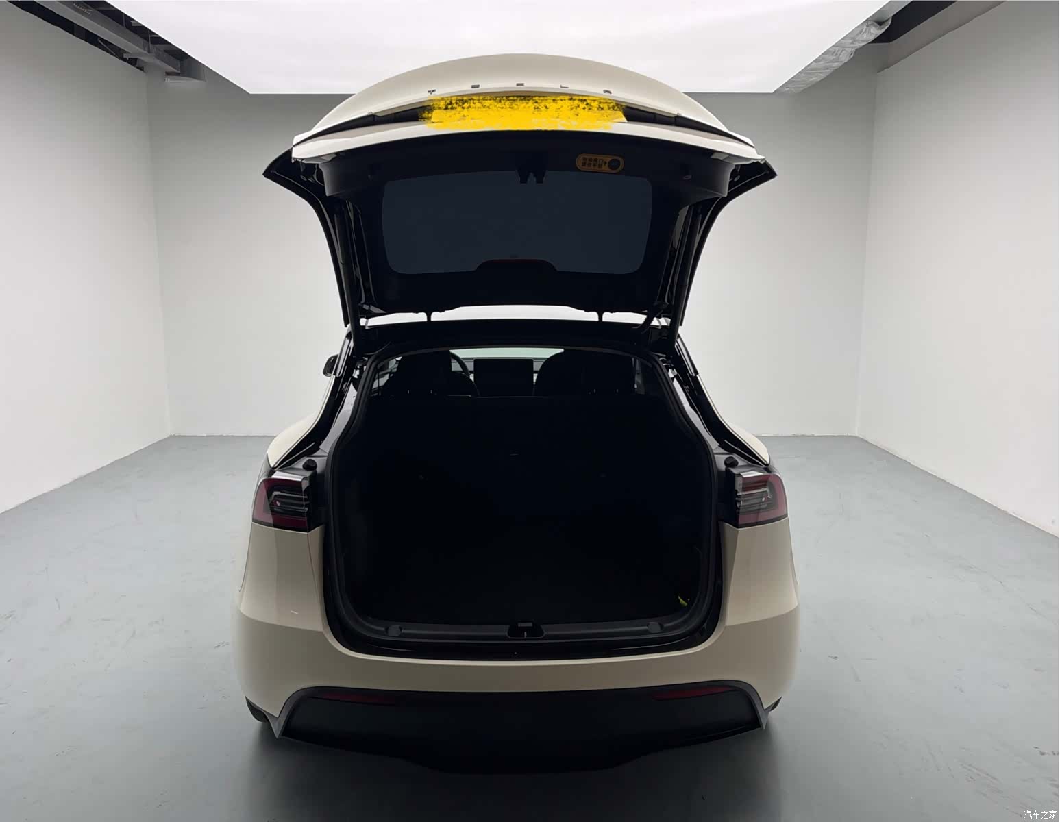 Tesla Model Y, 2023 10