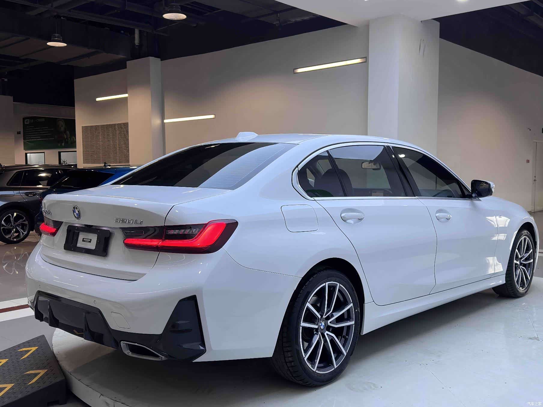 BMW 3 Series, 2023 все фото