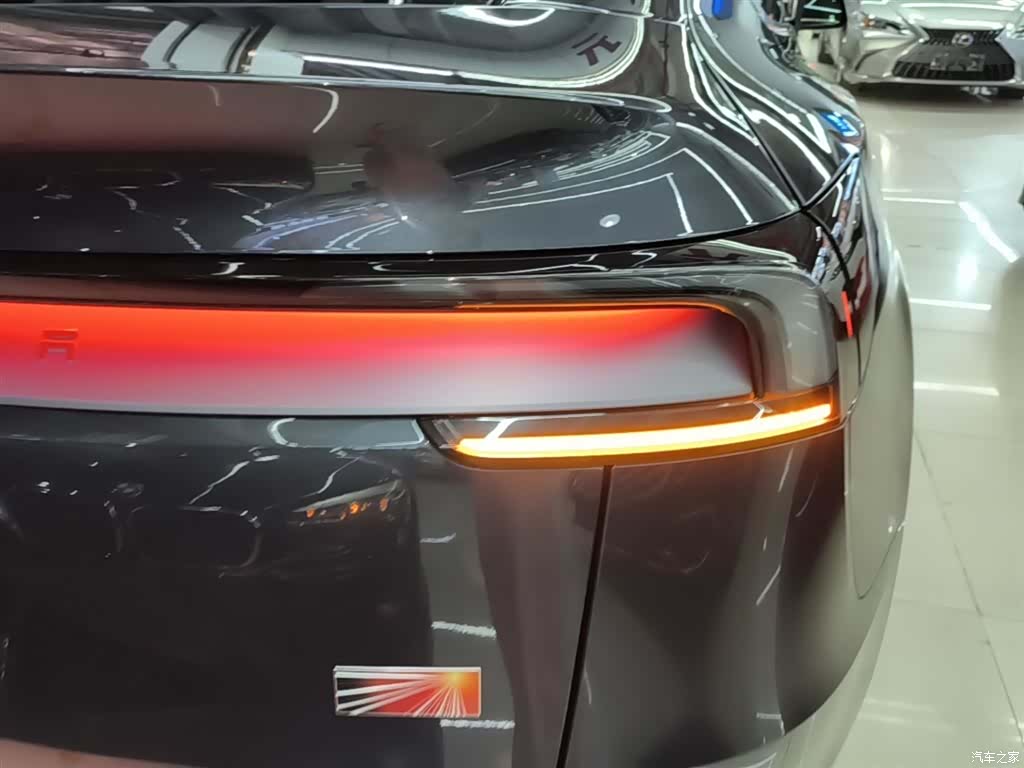 Tesla Model Y, 2025 8