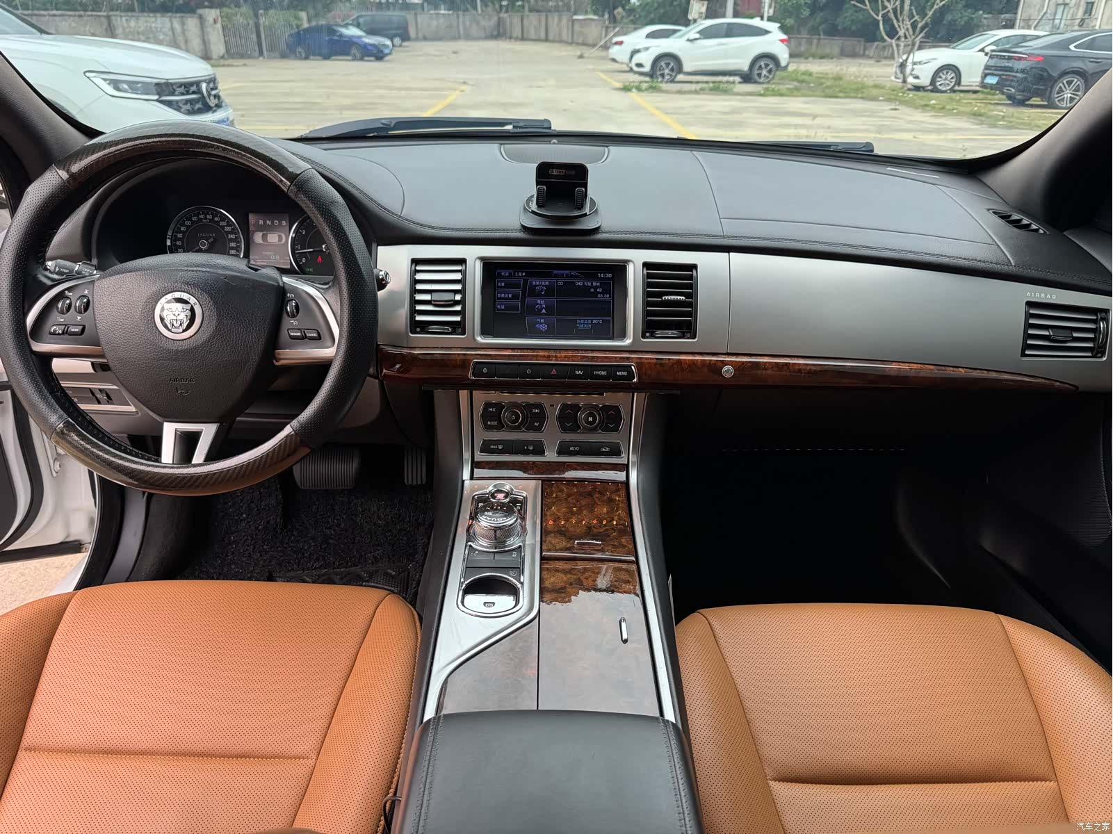 Jaguar XF, 2013 11