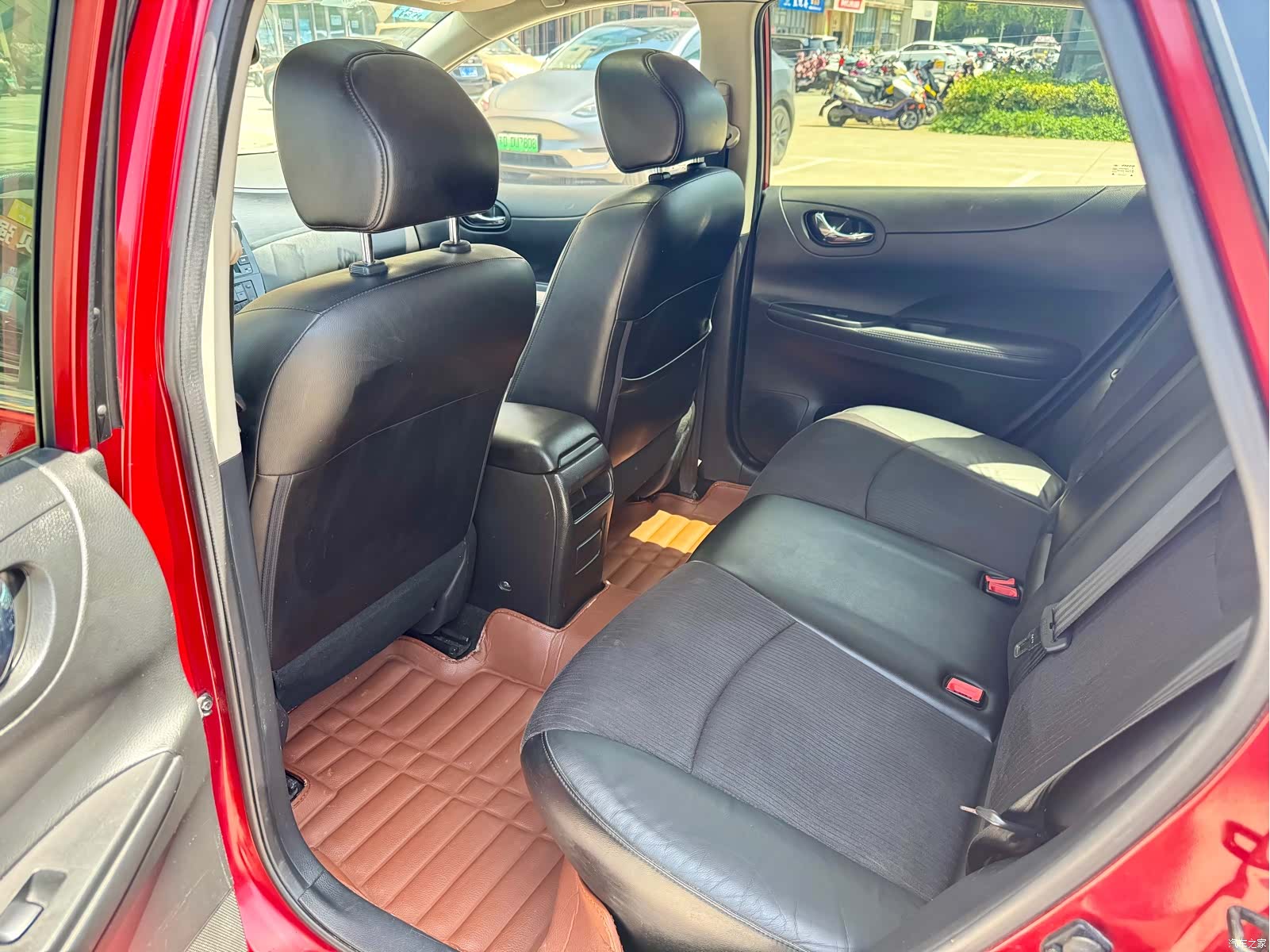 Nissan Tiida, 2012 10