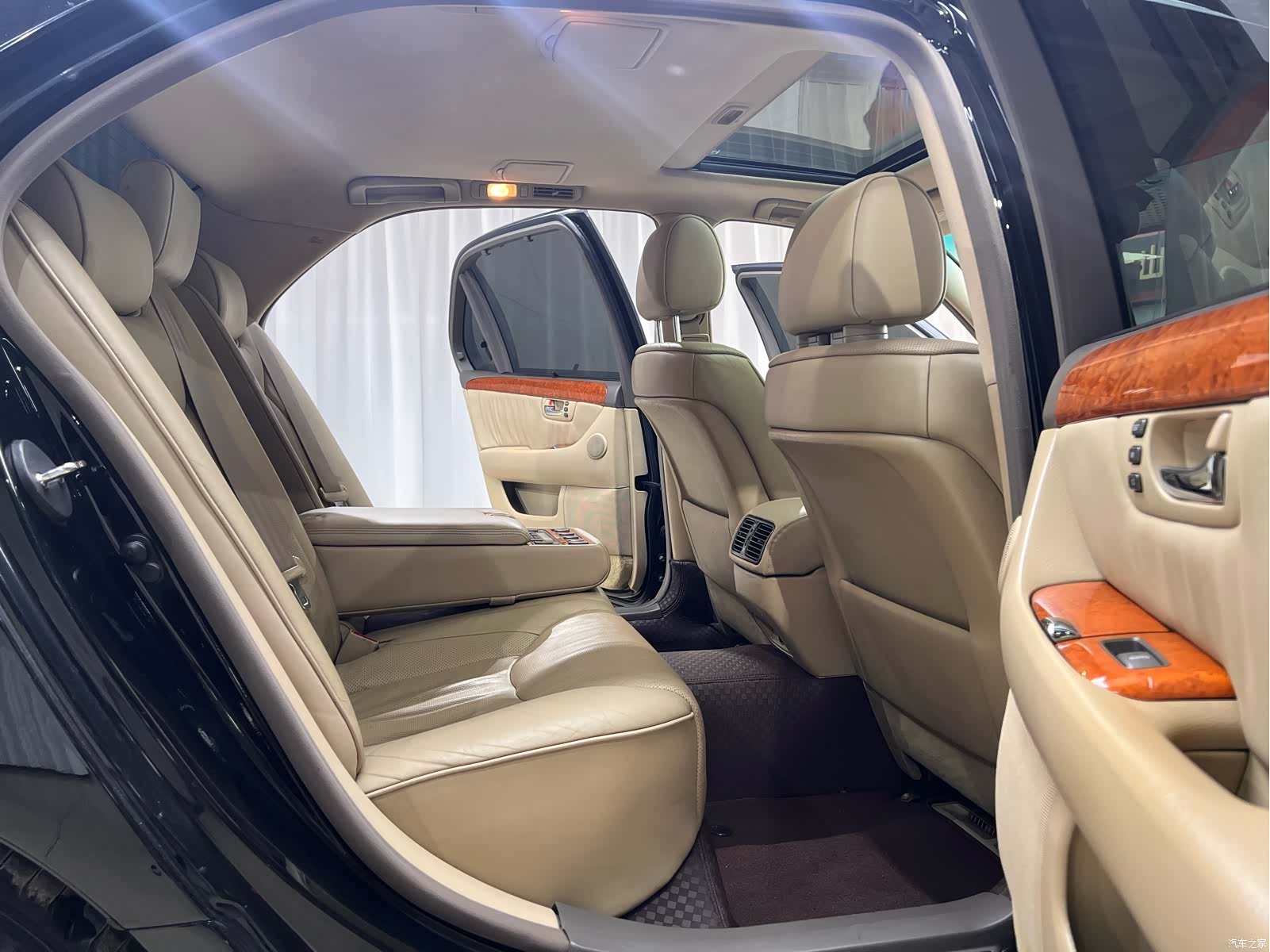 Lexus LS, 2004 11