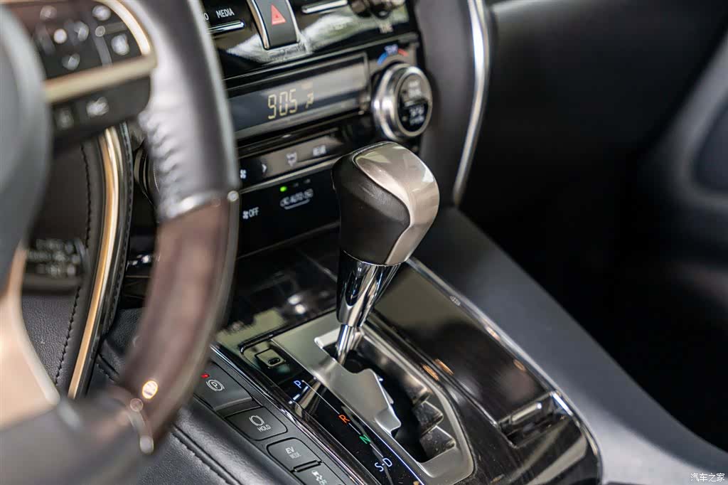 Lexus LM, 2022 18