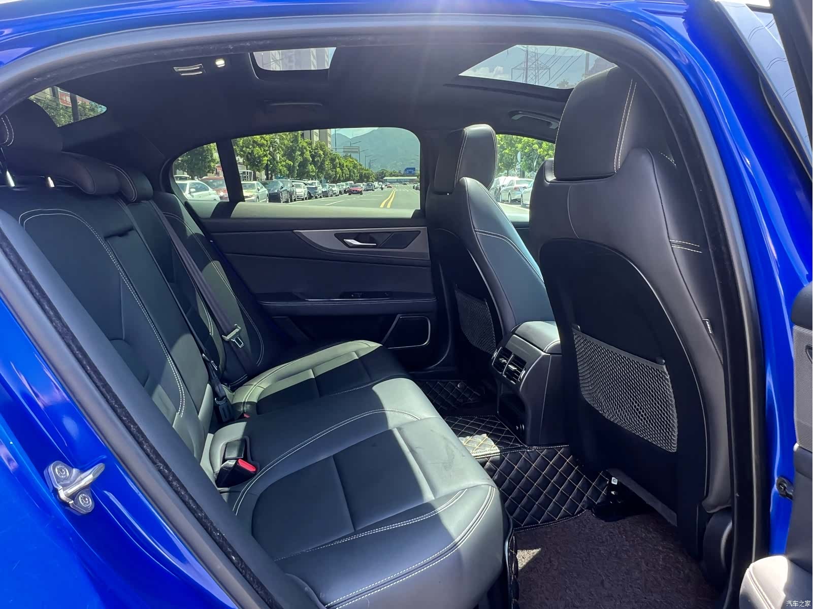 Land Rover XEL, 2020 23