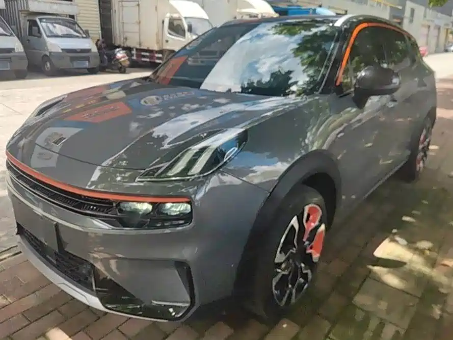 Lynk & Co 06