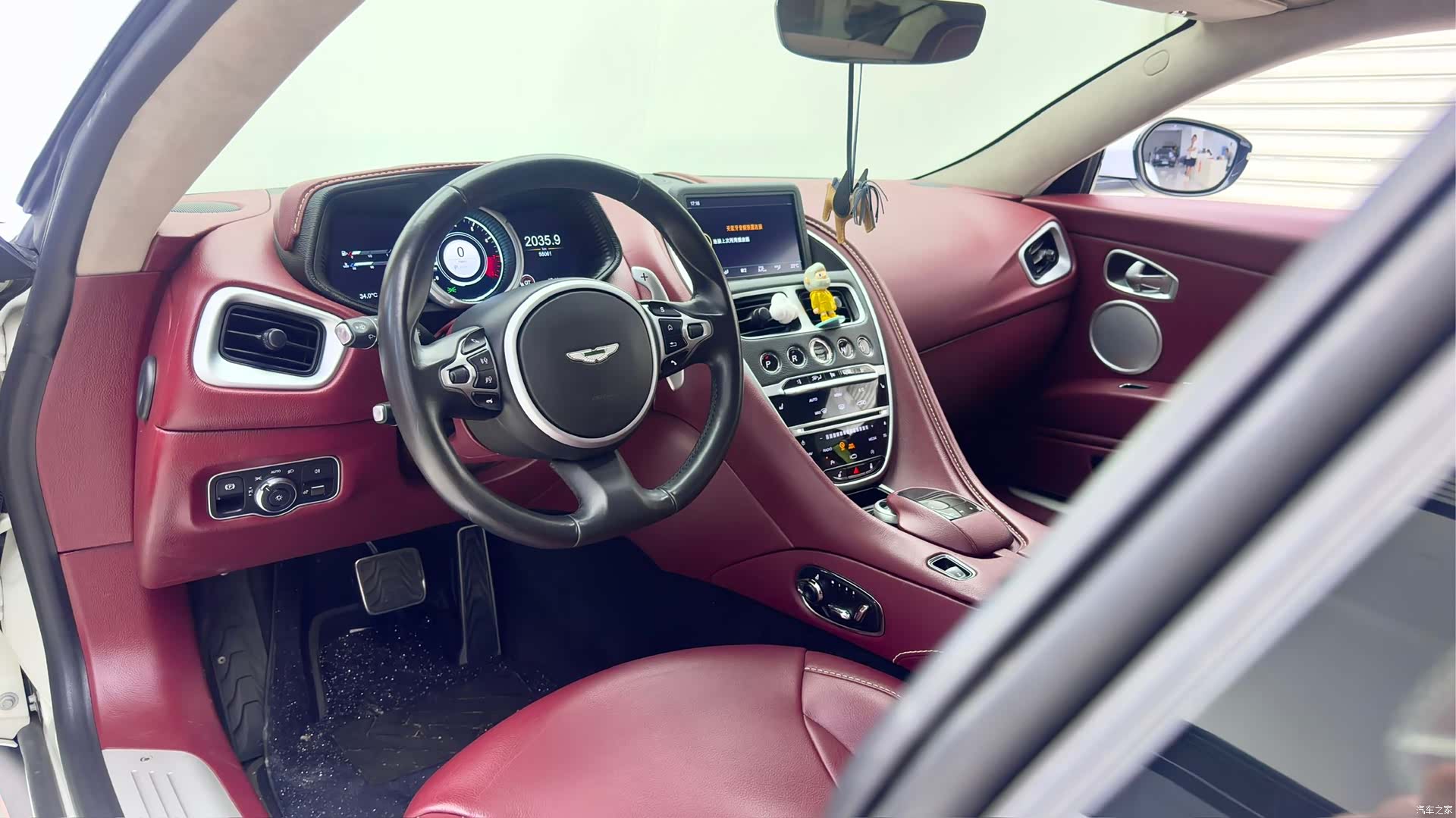 Aston Martin DB11, 2020 17