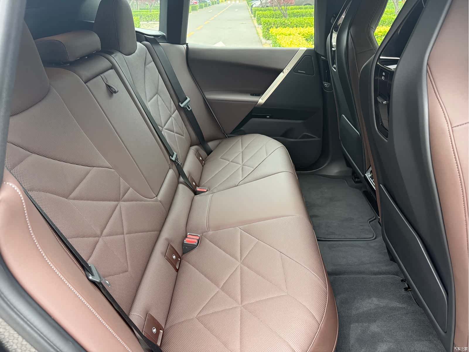 BMW iX, 2025 8