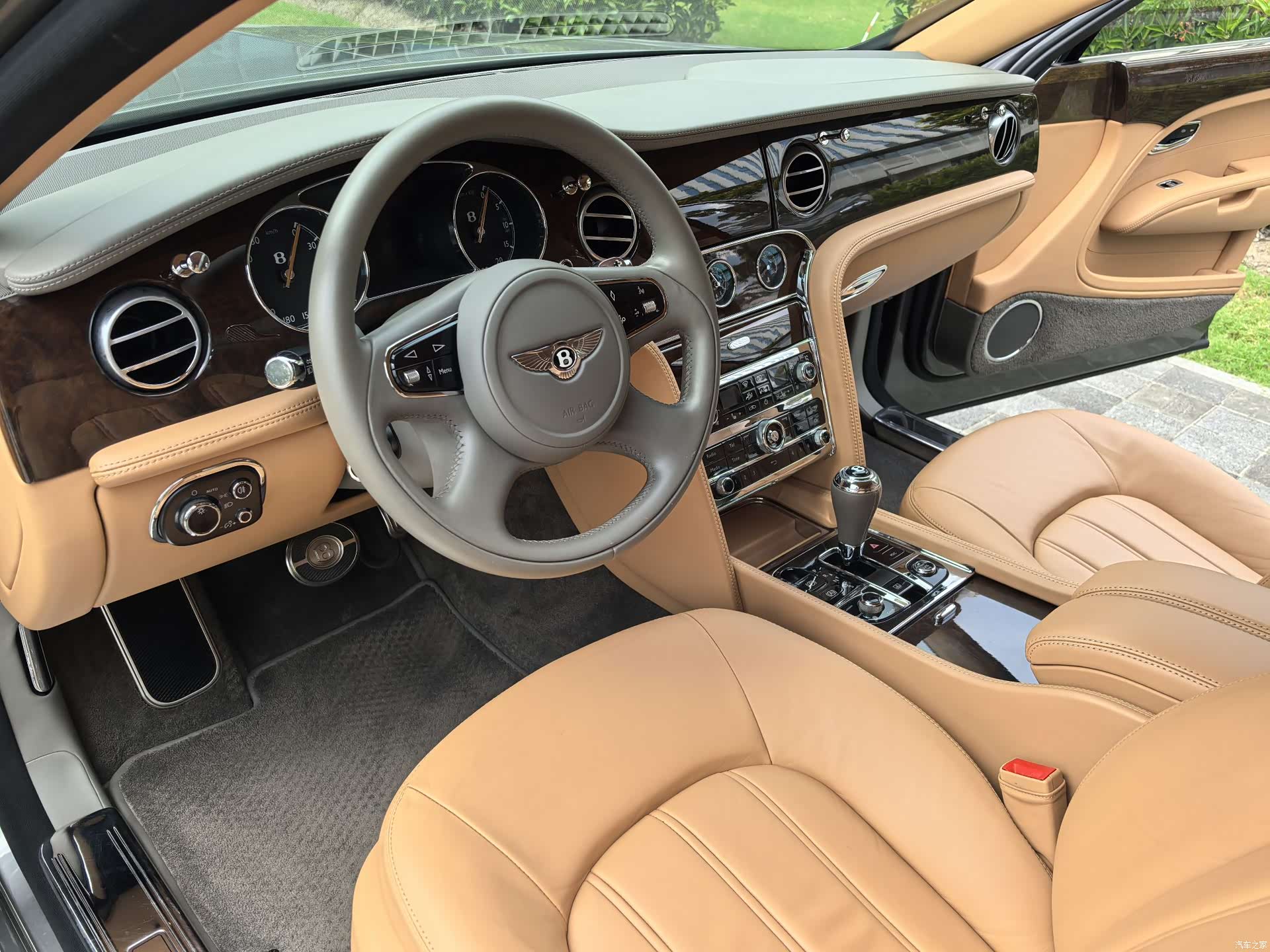 Bentley Mulsanne, 2015 7