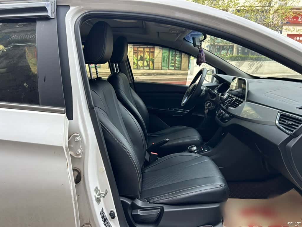 Wuling 310W, 2018 18