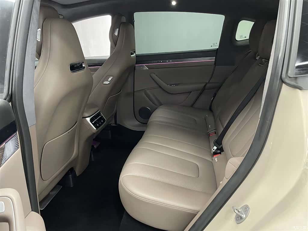 Luxeed R7, 2025 15