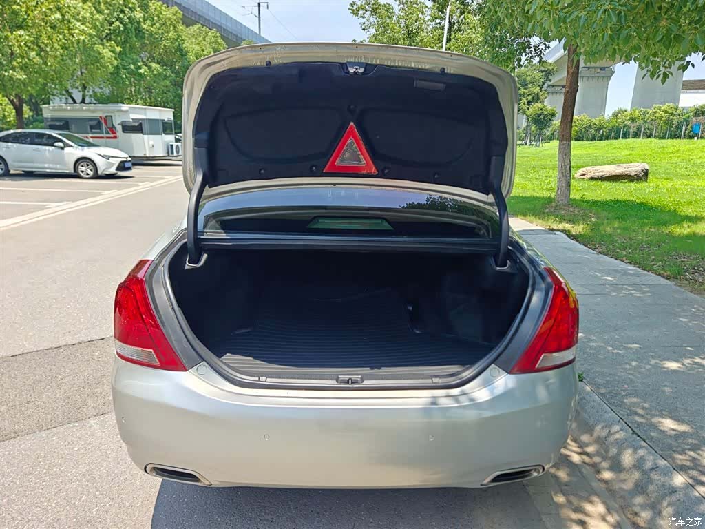 Toyota Crown, 2011 8