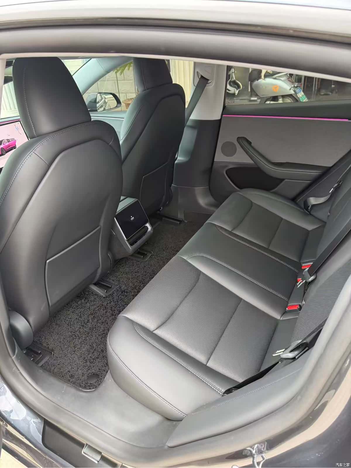 Tesla Model 3, 2025 9