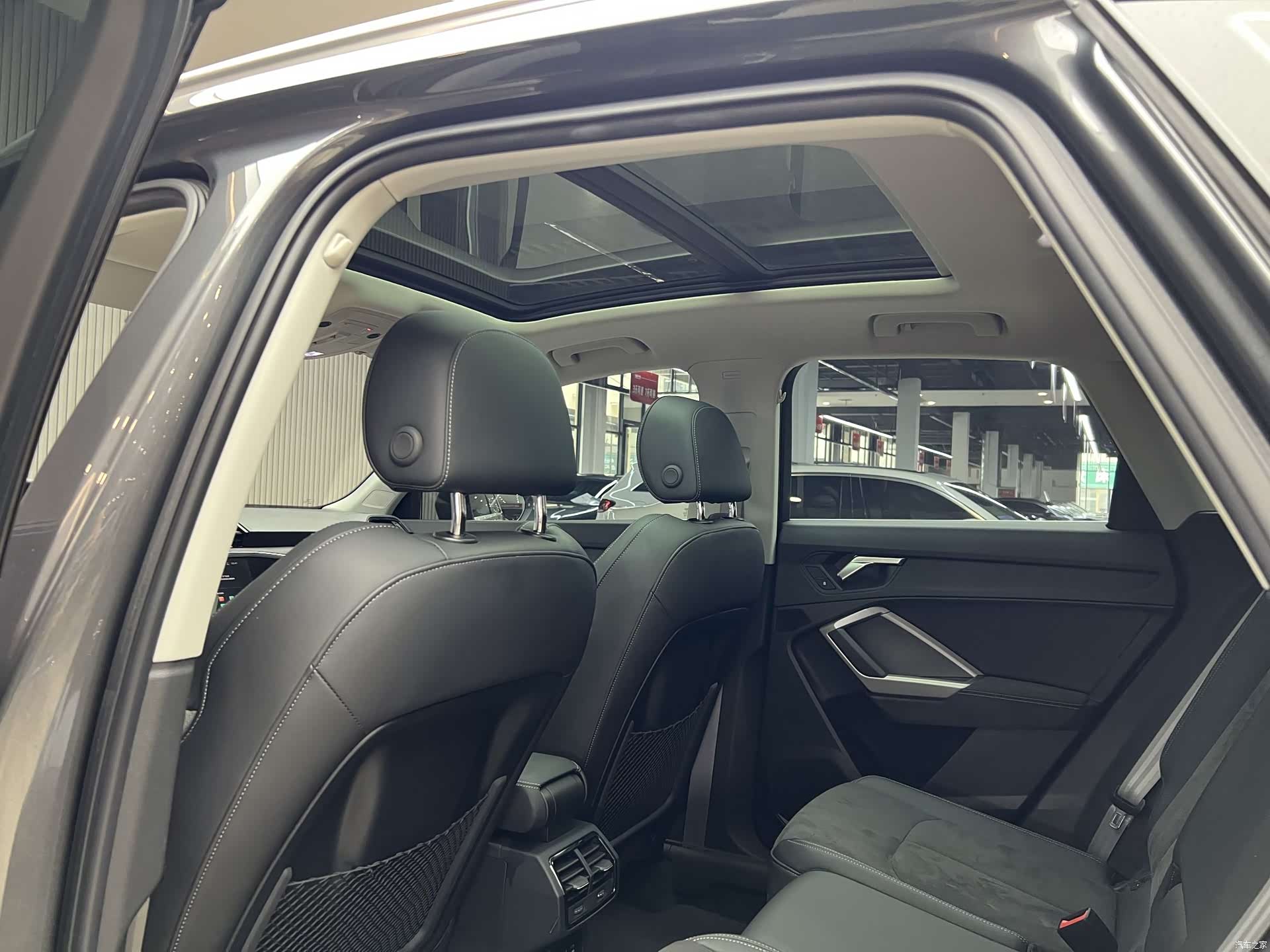 Audi Q3, 2023 16