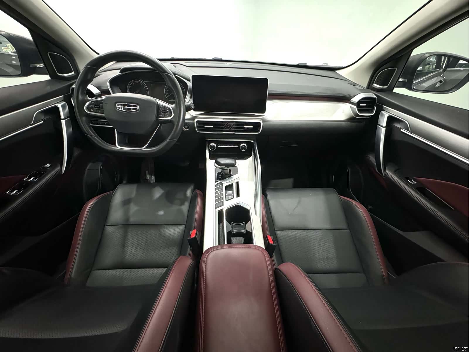 Geely Coolray, 2022 14