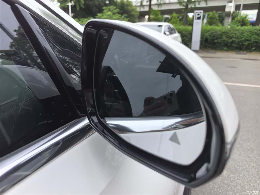 Mercedes-Benz E-Class, 2024 10