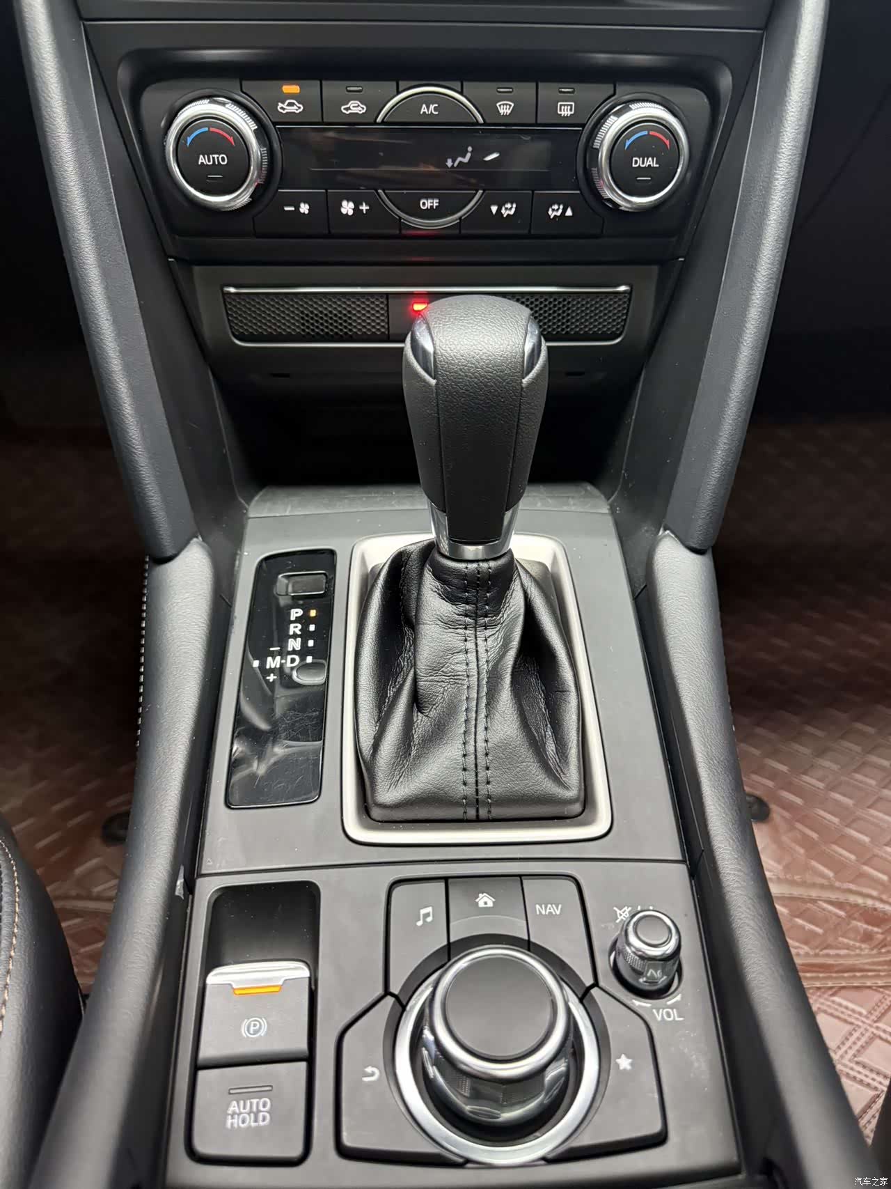 Mazda CX-4, 2023 14