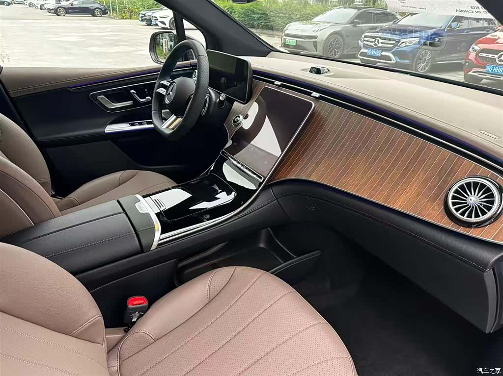 Mercedes-Benz EQE, 2025 13