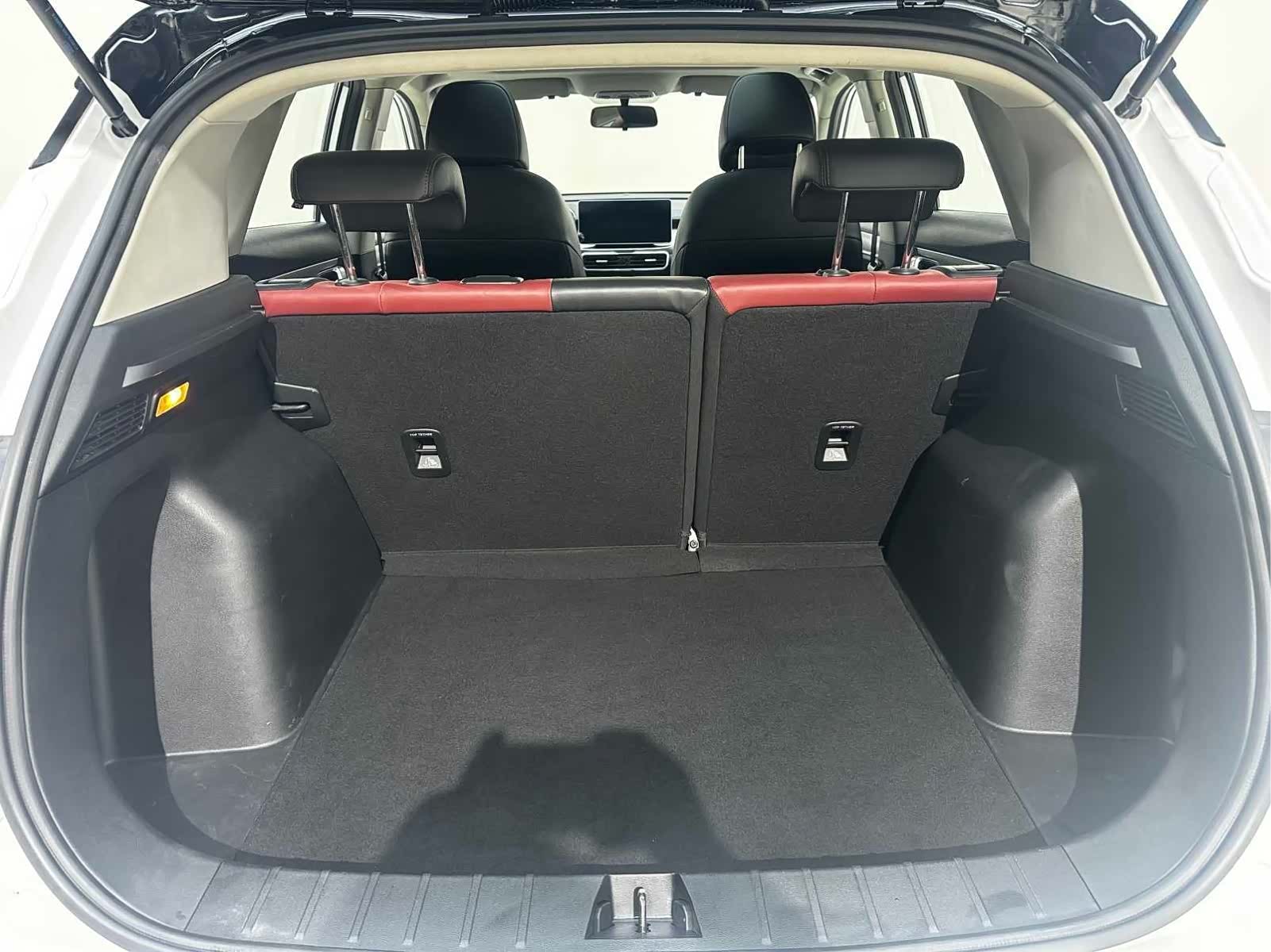 Geely Coolray, 2022 21