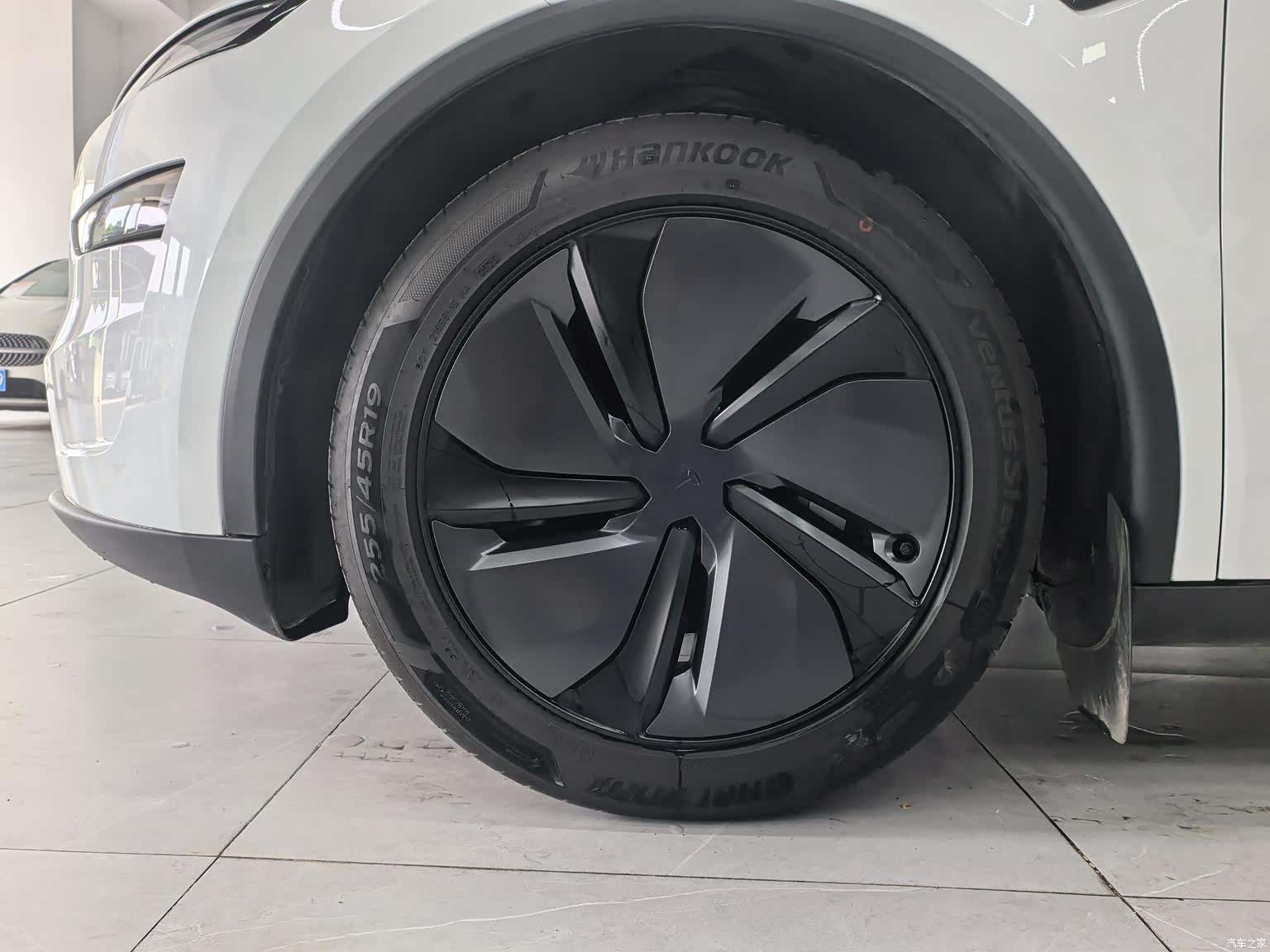 Tesla Model Y, 2025 9