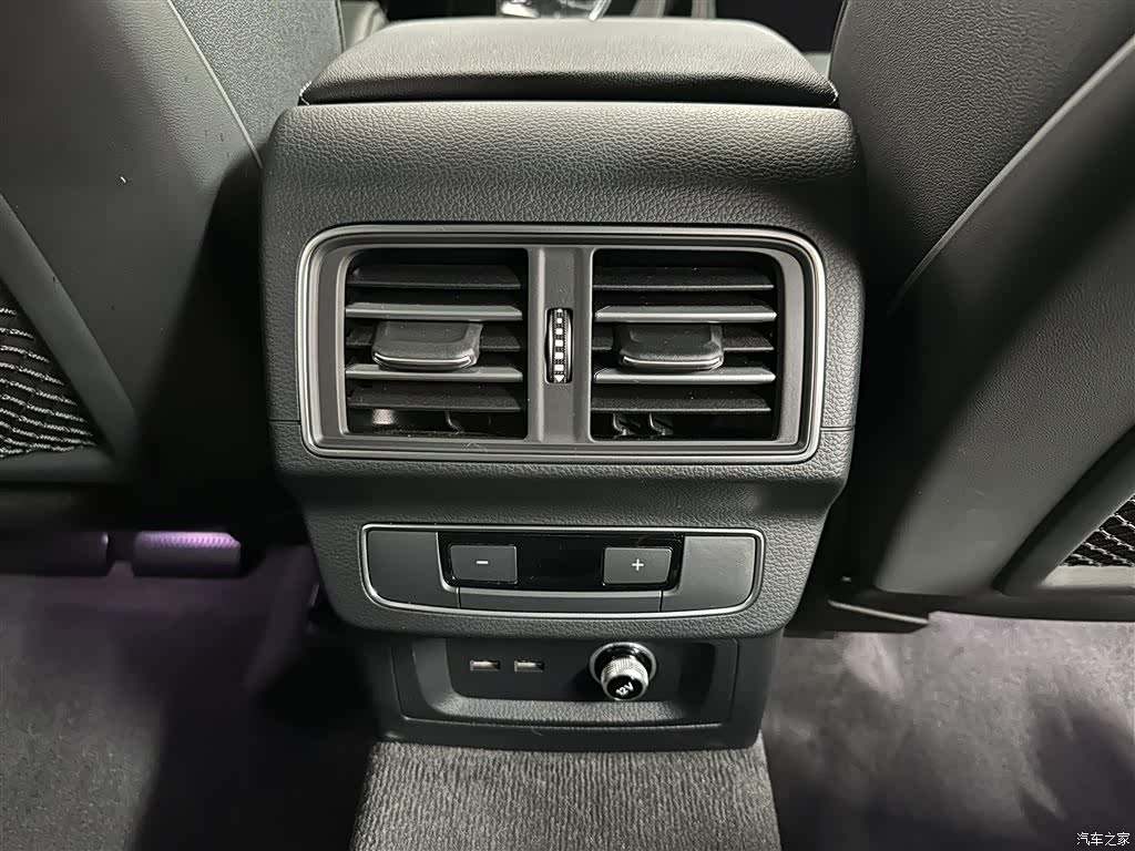Audi Q5L, 2024 11