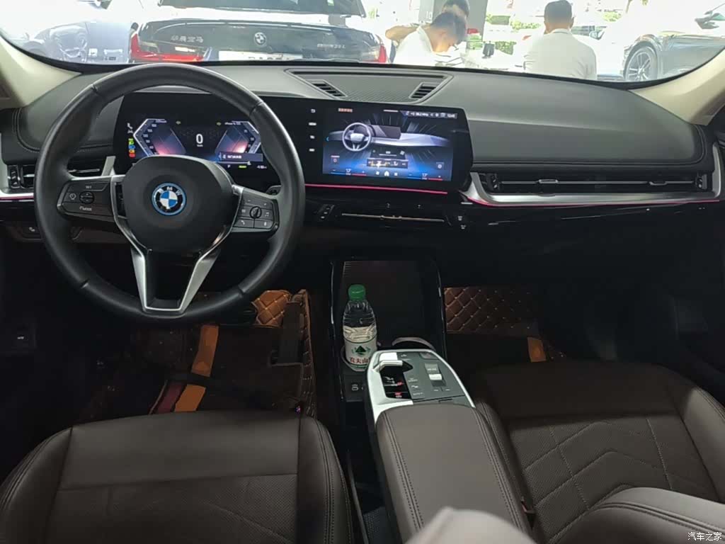 BMW iX1, 2025 10