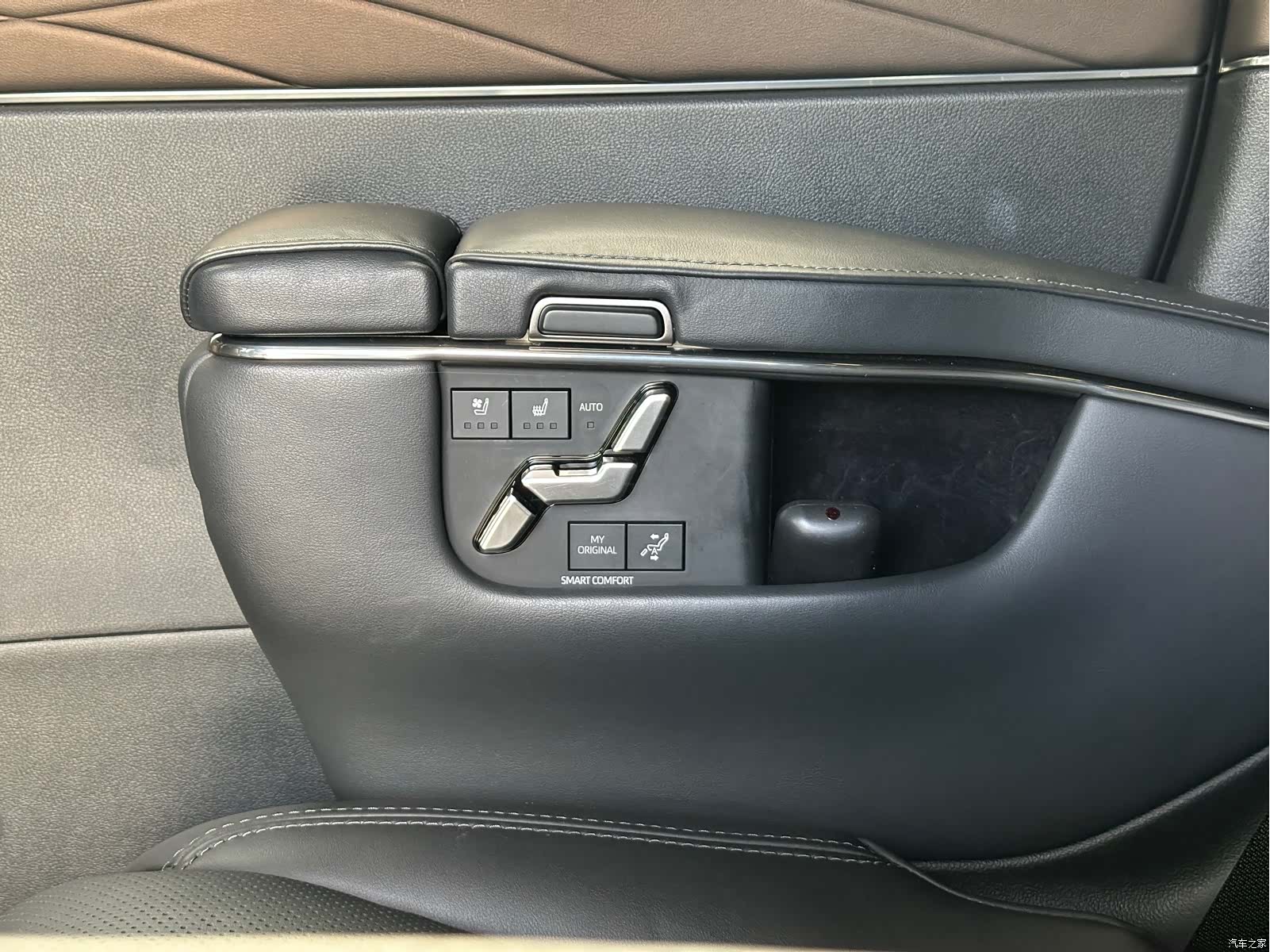 Toyota Alphard, 2024 20