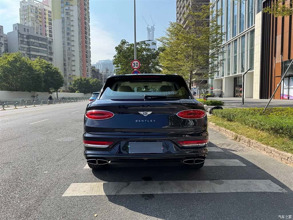 Bentley Bentayga, 2020 3