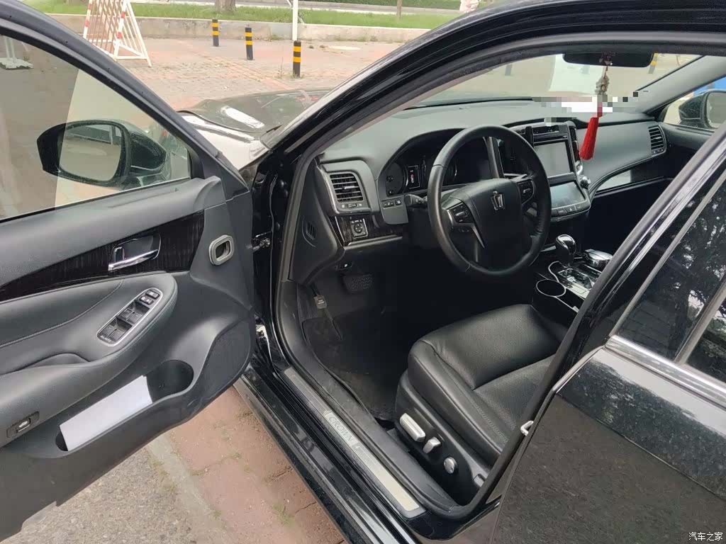 Toyota Crown, 2016 12