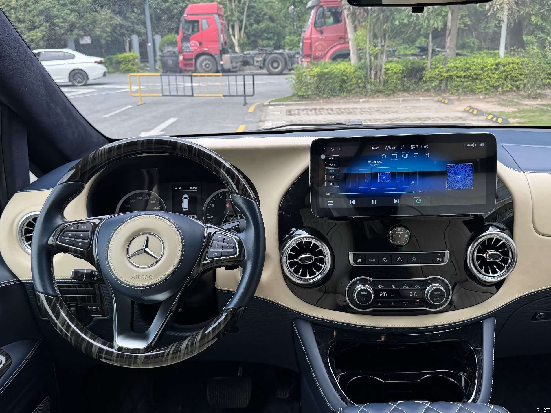 Mercedes-Benz 7, 2021 9
