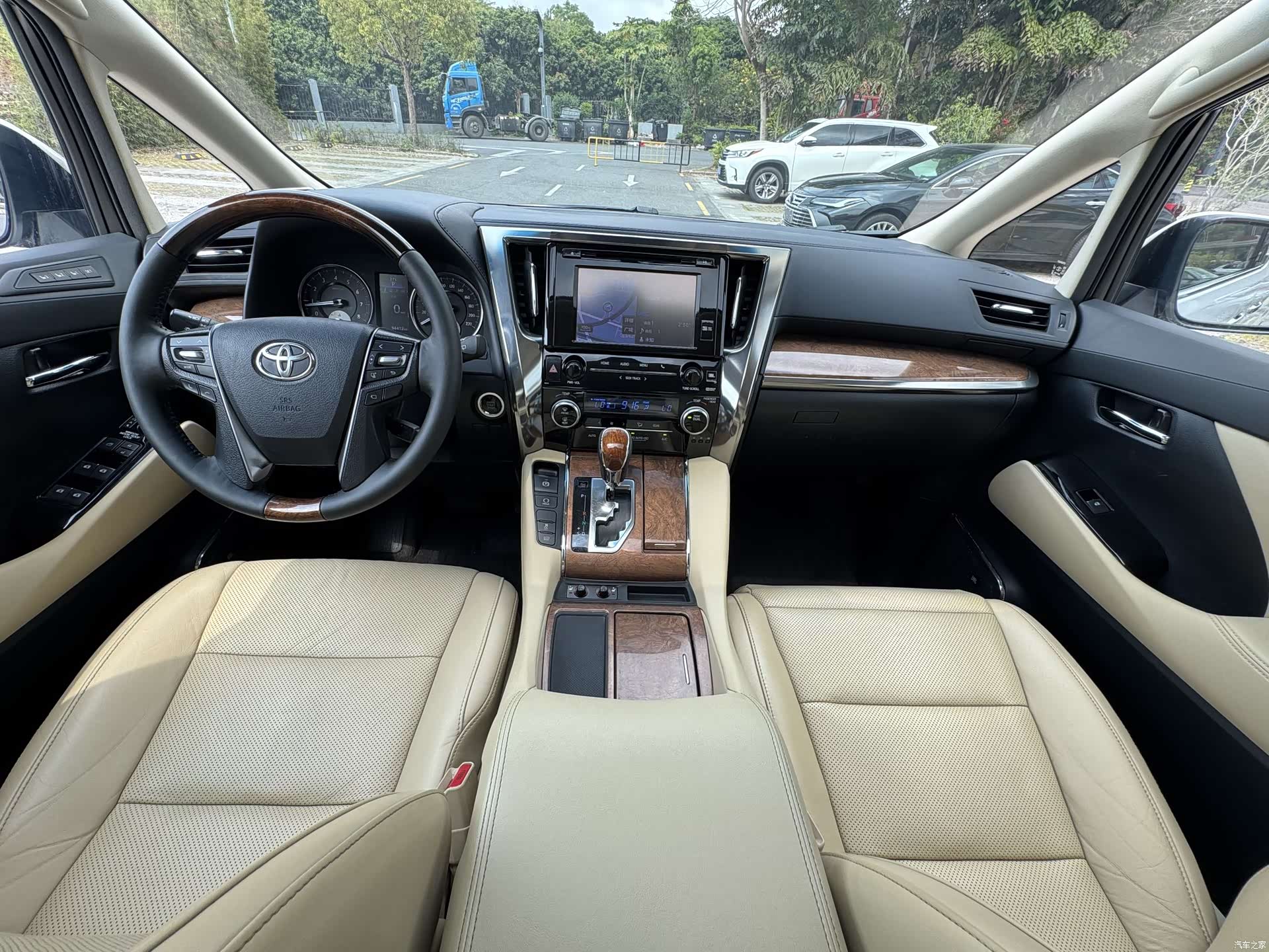 Toyota Alphard, 2016 11