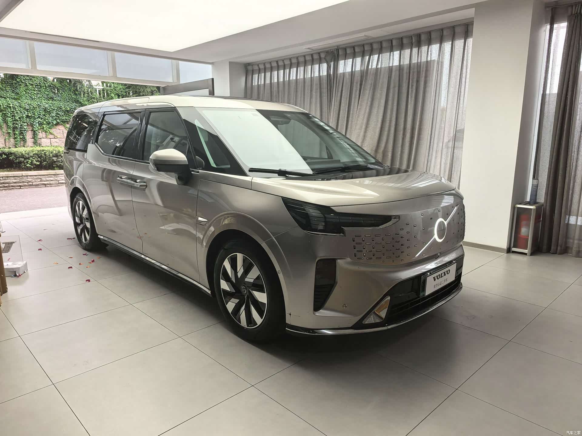 Volvo EM90, 2024 3
