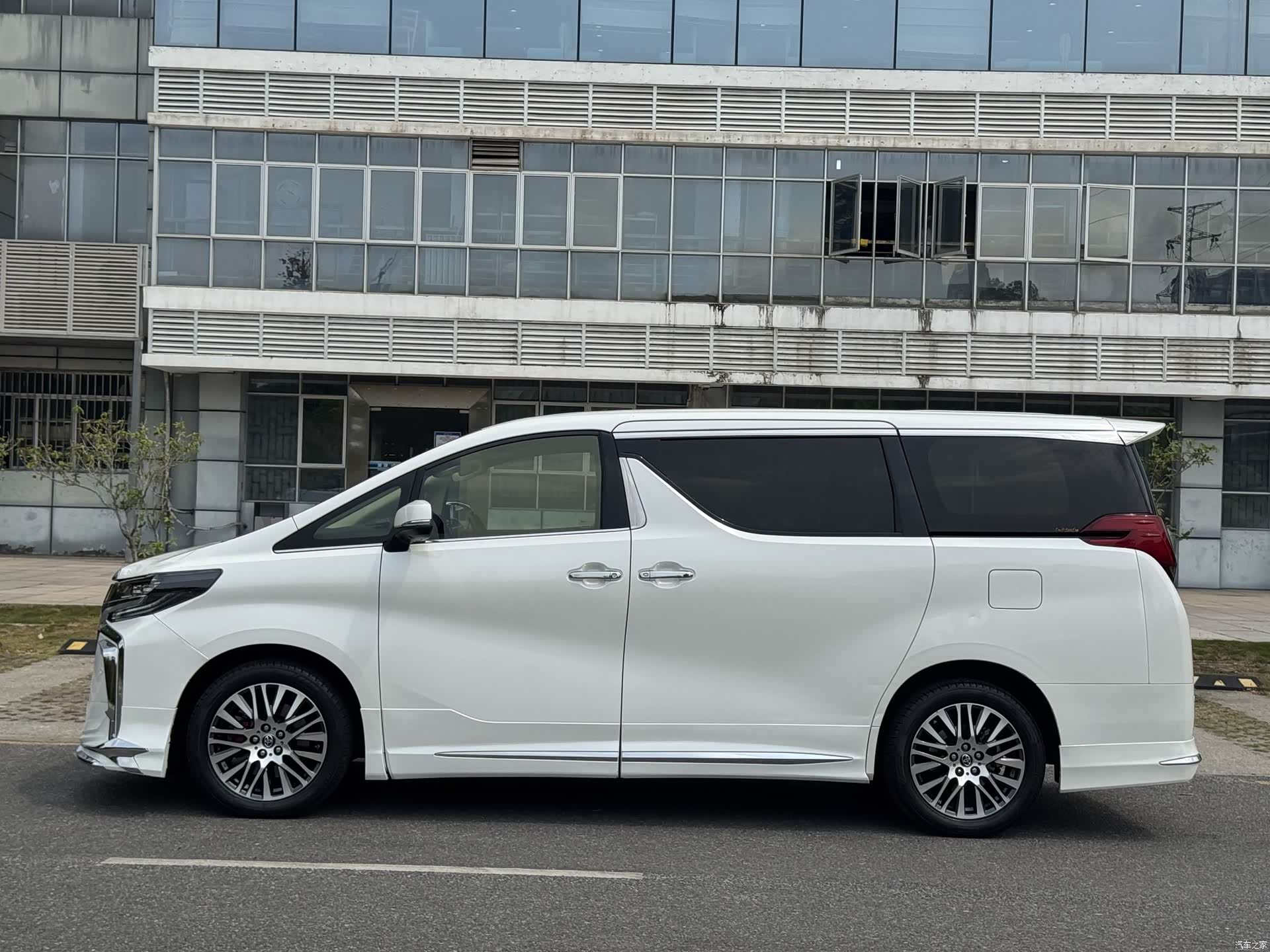 Toyota Alphard, 2016 17