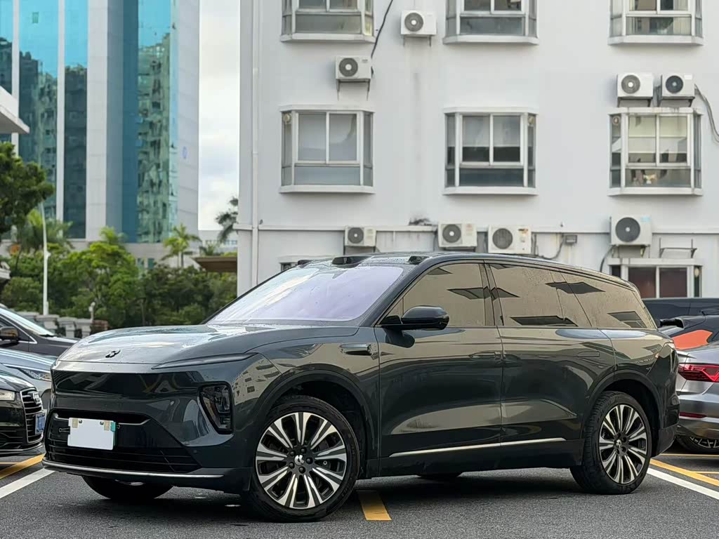 NIO ES8