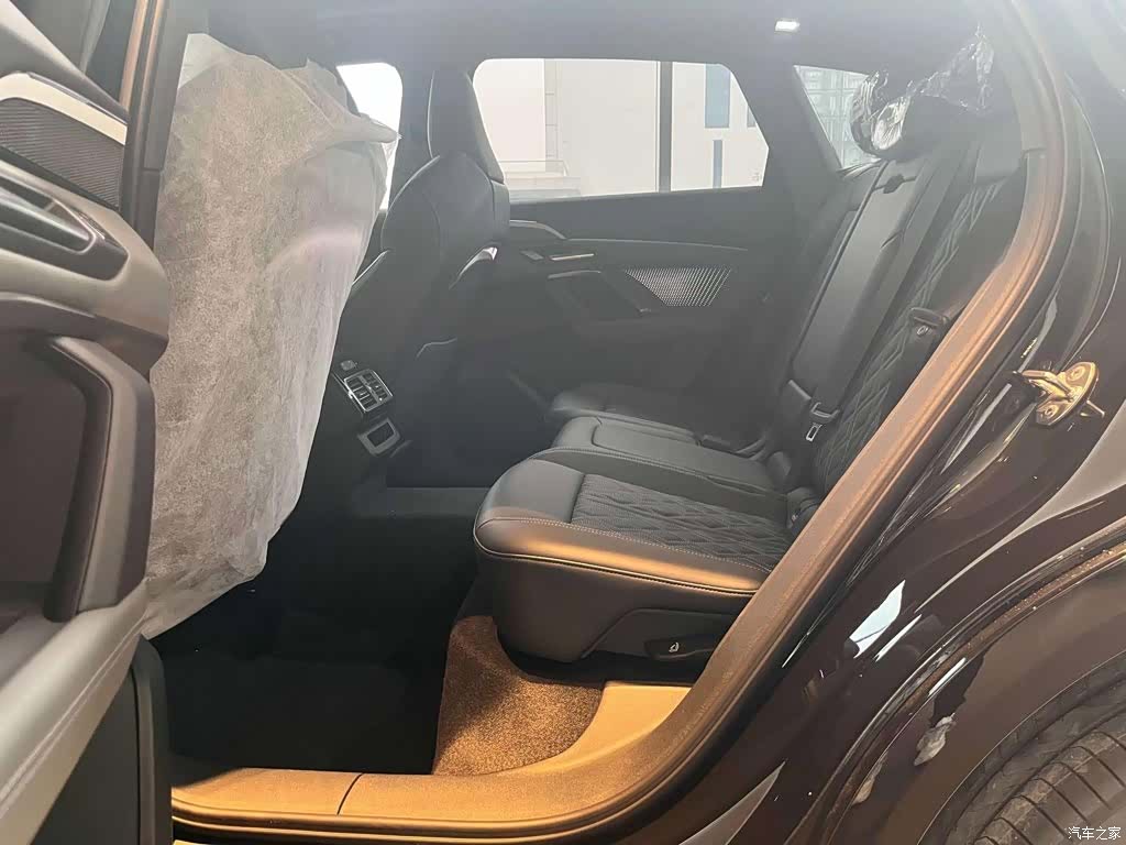 Audi Q5L, 2026 10