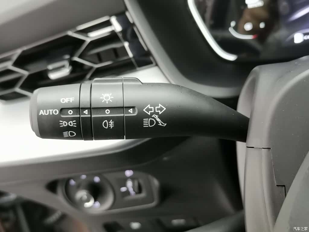 MG MG5, 2024 21