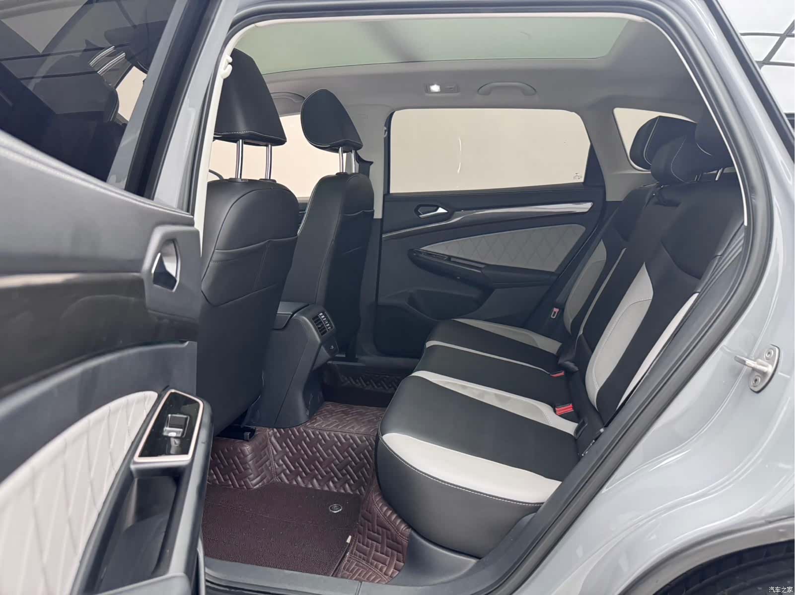 Volkswagen VS7, 2023 4