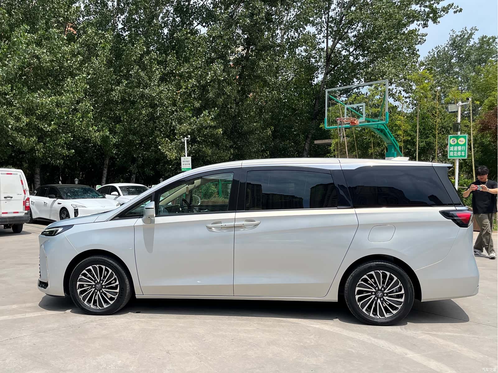 Buick GL8, 2025 11