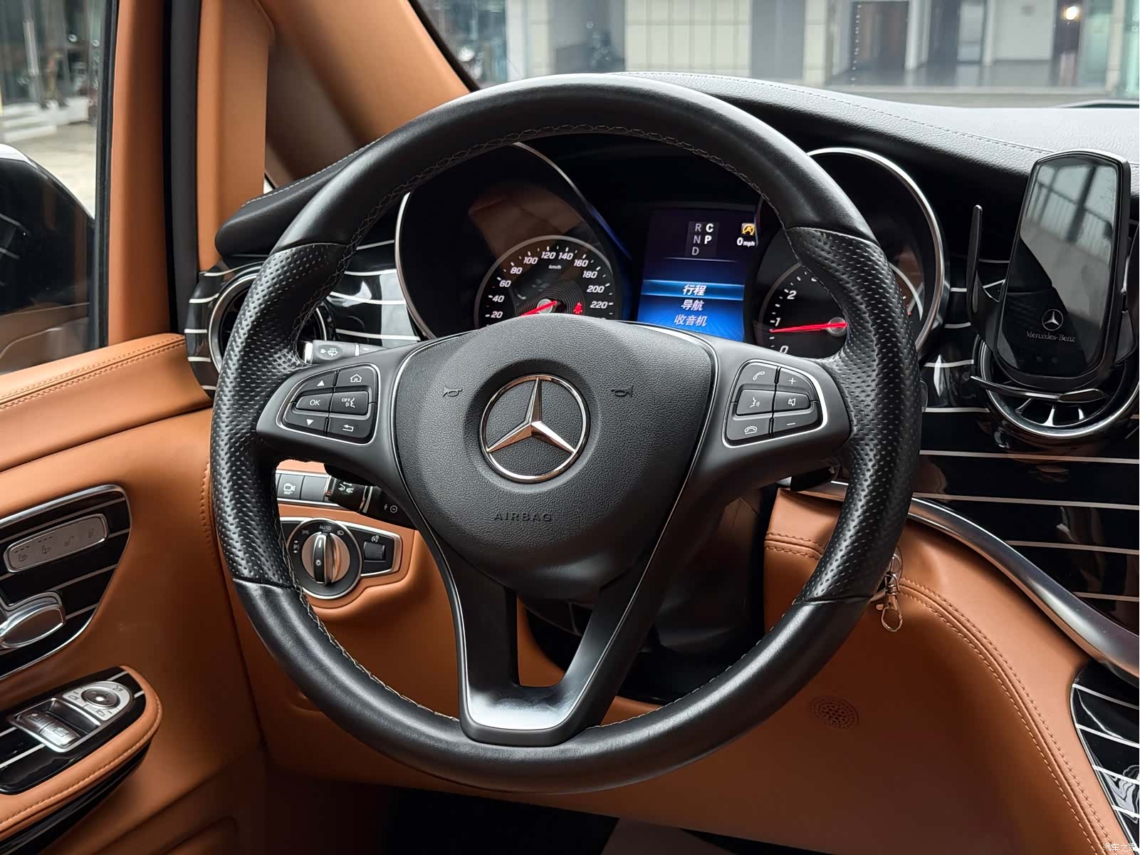 Mercedes-Benz V-Class, 2023 9