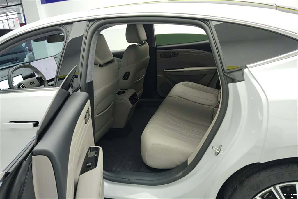 Geely 8, 2025 11