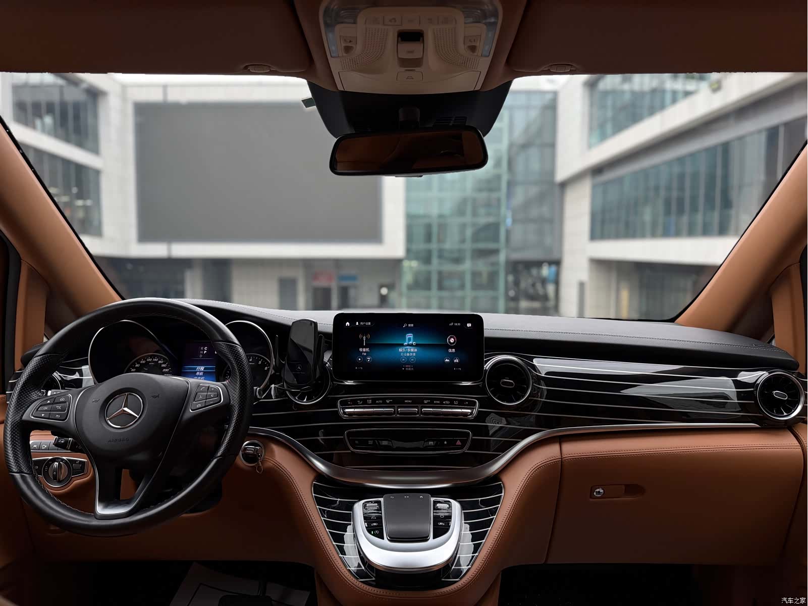 Mercedes-Benz V-Class, 2023 10