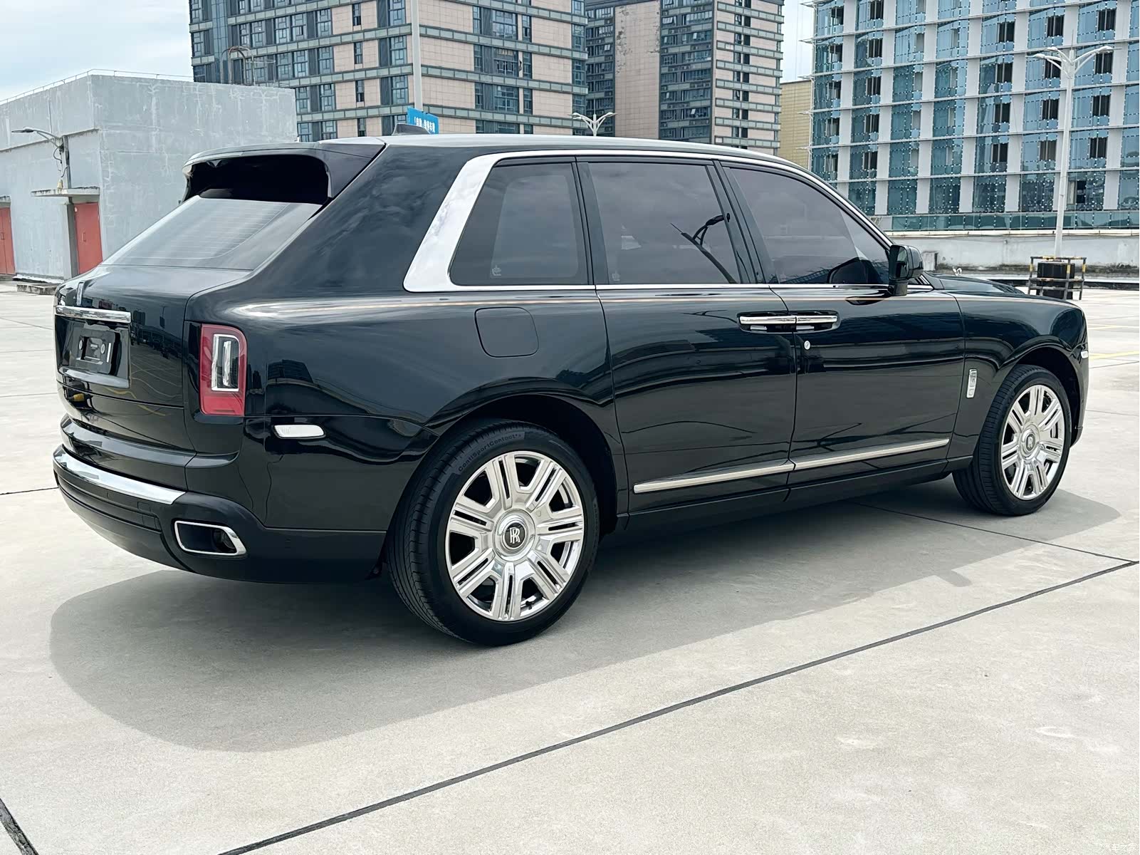 Rolls-Royce Cullinan, 2019 4