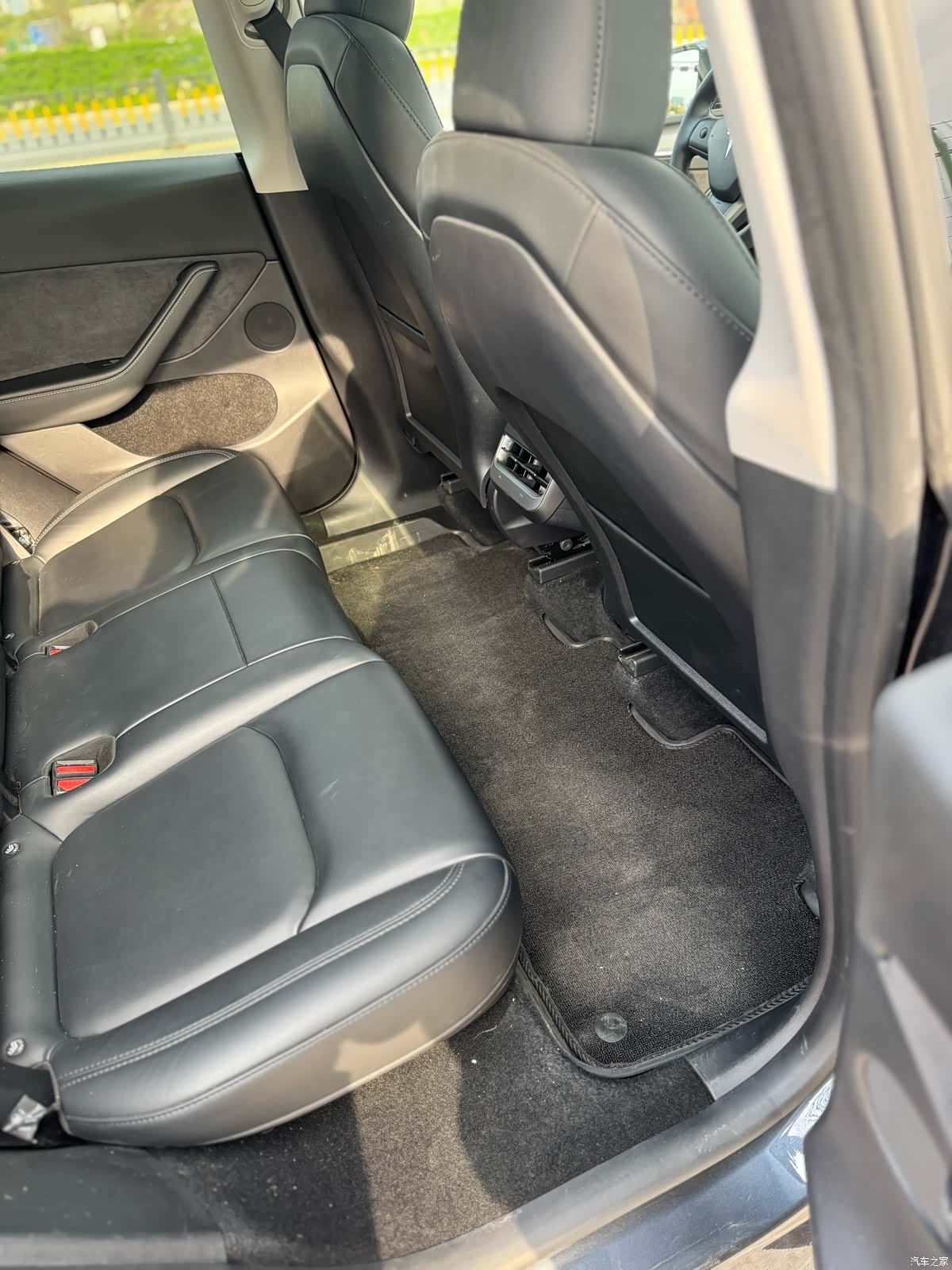 Tesla Model Y, 2024 13