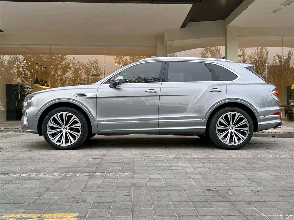 Bentley Bentayga, 2022 3