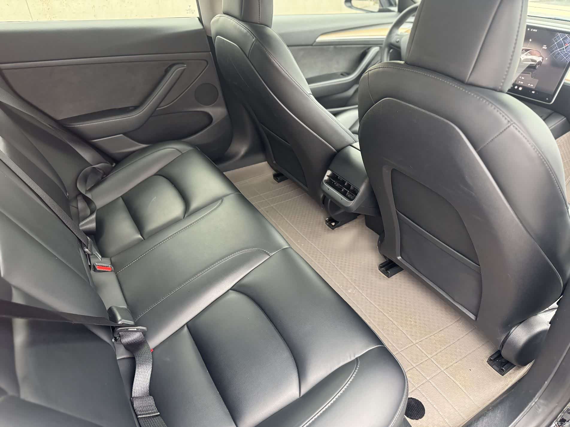 Tesla Model 3, 2023 10