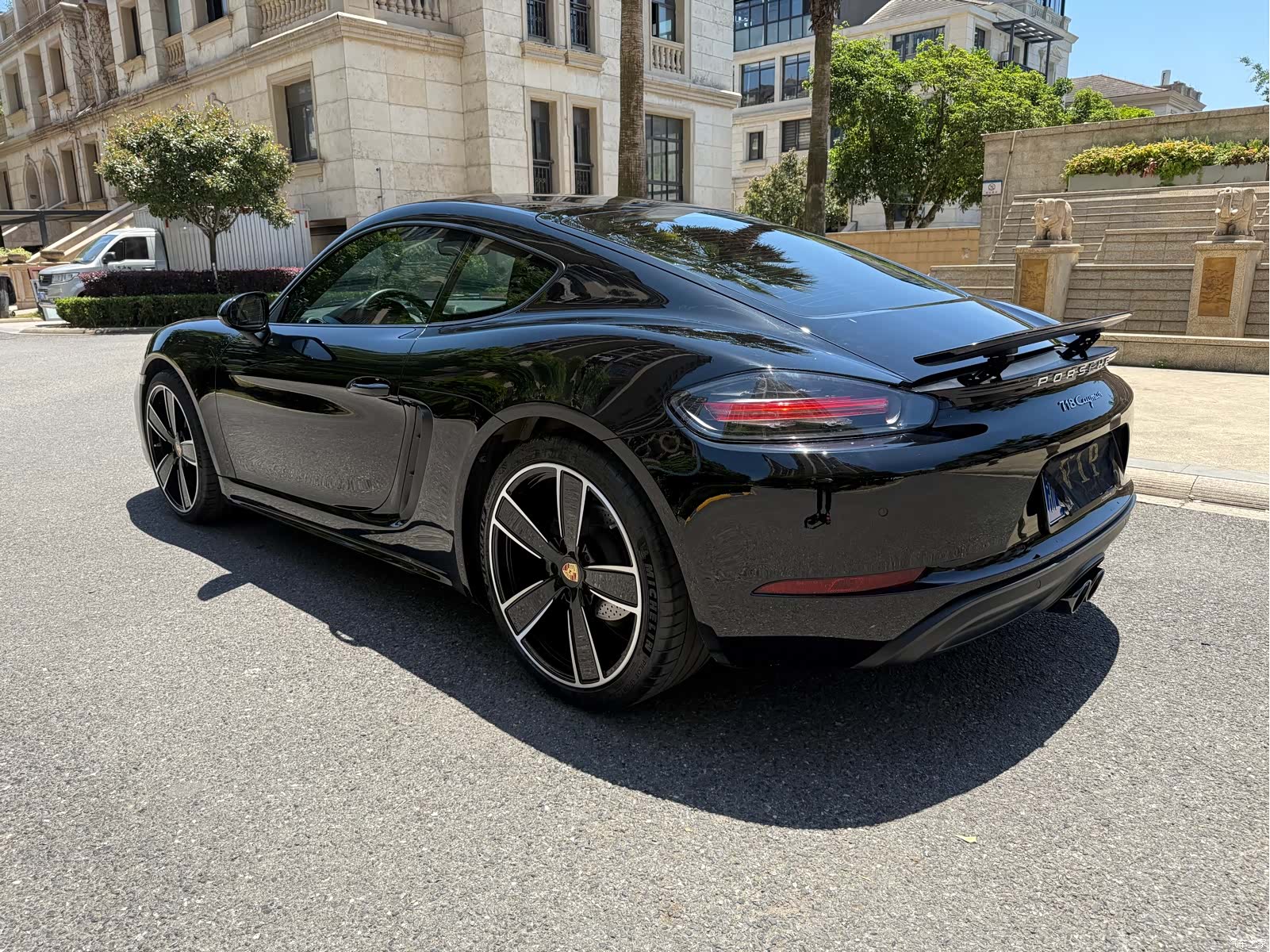 Porsche Cayman, 2019 все фото