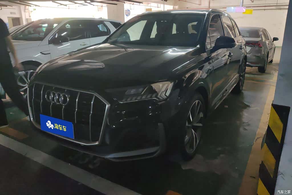 Audi Q7, 2023 1