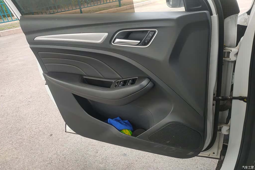 Roewe RX3, 2018 7